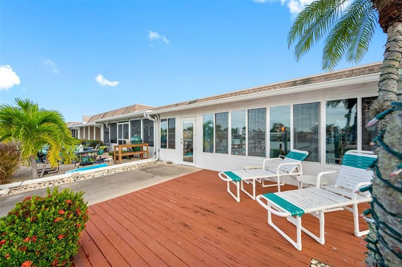Recently Sold: $650,000 (2 beds, 2 baths, 1400 Square Feet)