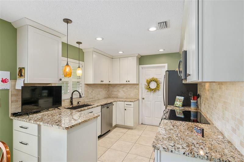 Recently Sold: $425,000 (4 beds, 2 baths, 2301 Square Feet)