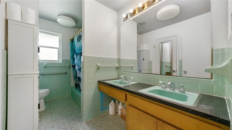 最近售出: $595,000 (3 贝兹, 2 浴室, 1780 平方英尺)