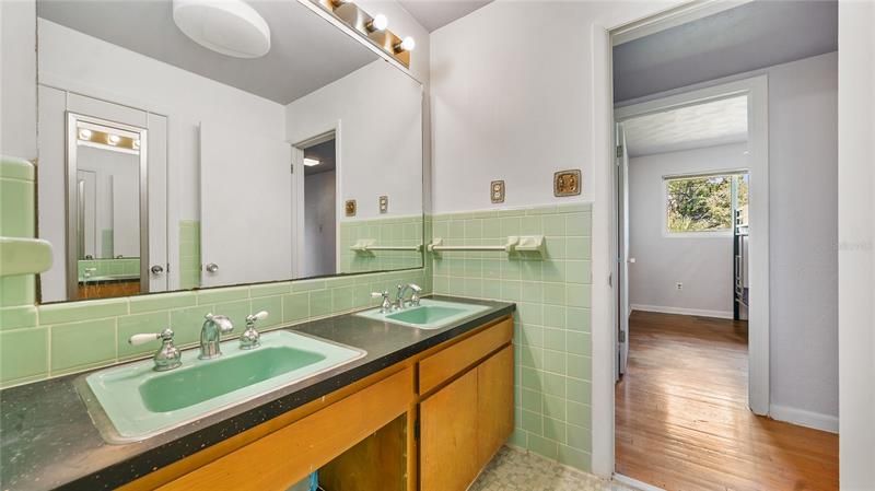 最近售出: $595,000 (3 贝兹, 2 浴室, 1780 平方英尺)