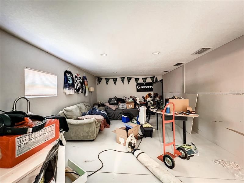 Recently Sold: $800,000 (1 beds, 2 baths, 2560 Square Feet)
