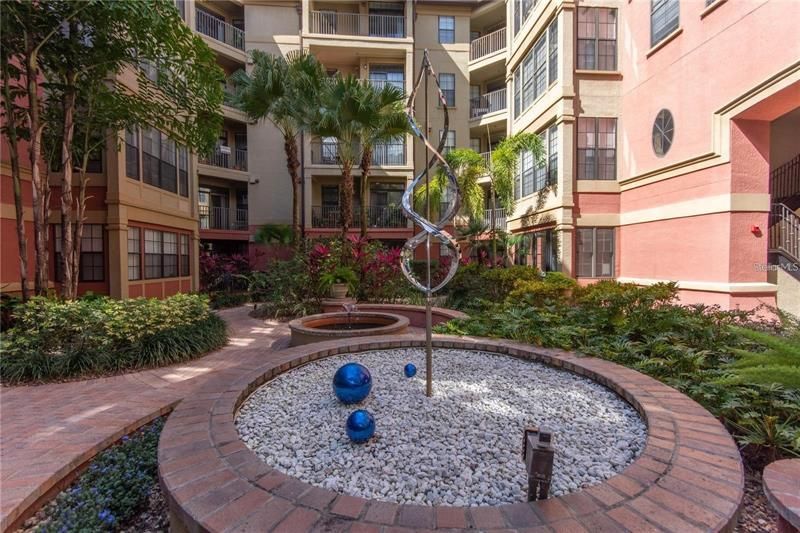 Recently Sold: $279,000 (2 beds, 2 baths, 1085 Square Feet)