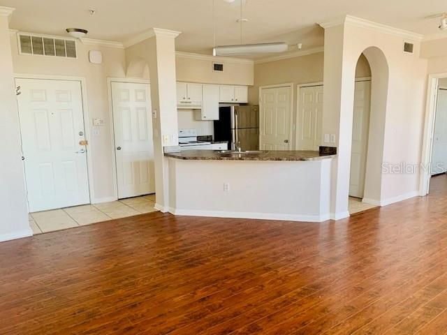 Recently Sold: $279,000 (2 beds, 2 baths, 1085 Square Feet)