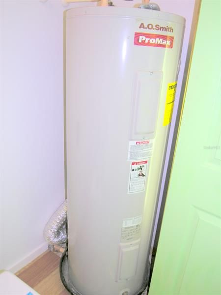 LAUNDRY ROOM W/WATER HEATER