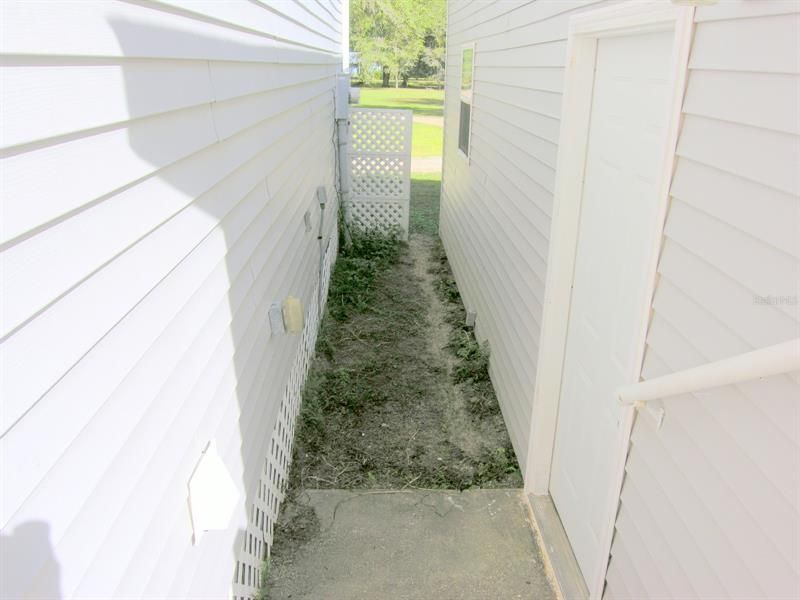 SPACE BETWEEN HOUSE AND GARAGE