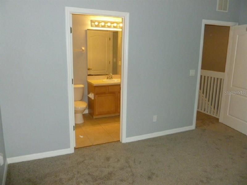 2ND MASTER BEDROOM TO BATHROOM ENTRY