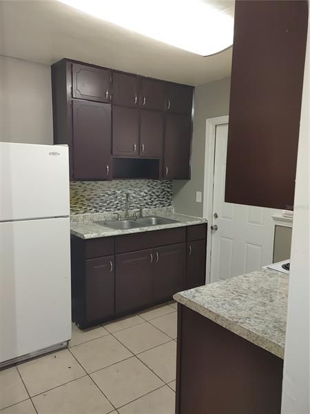 Recently Rented: $1,150 (3 beds, 1 baths, 968 Square Feet)