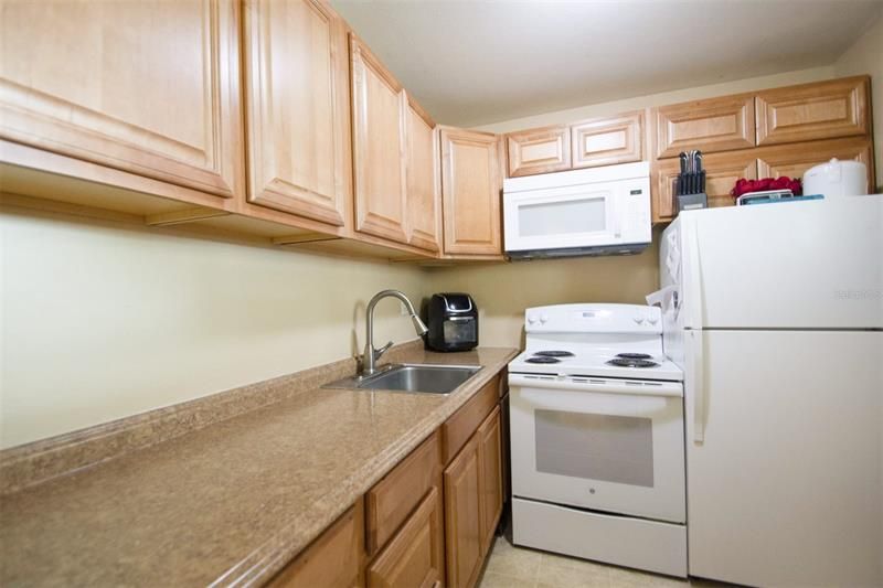 Recently Sold: $139,900 (1 beds, 1 baths, 706 Square Feet)