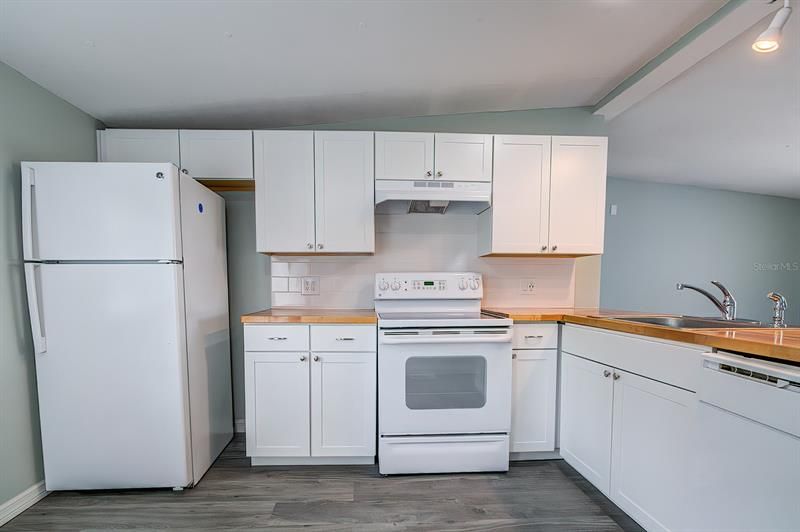 Recently Rented: $1,600 (3 beds, 2 baths, 828 Square Feet)