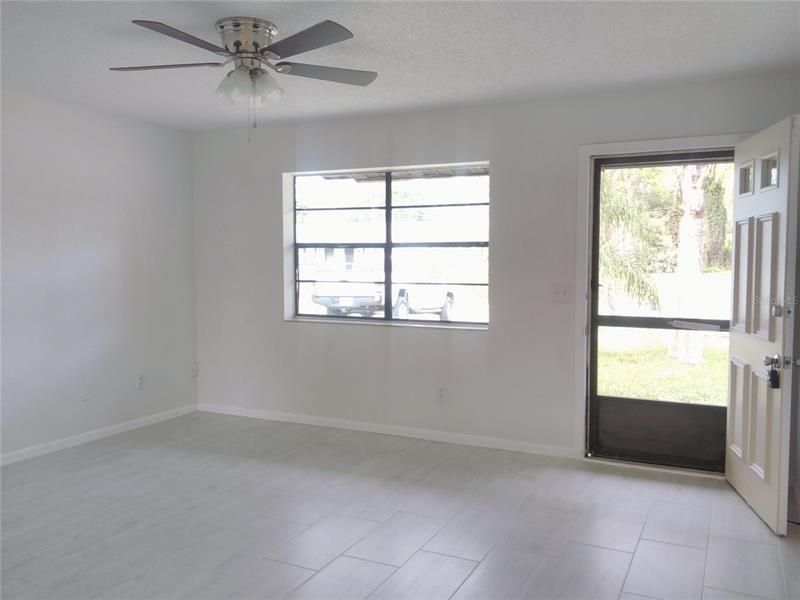 Recently Rented: $1,200 (2 beds, 1 baths, 900 Square Feet)