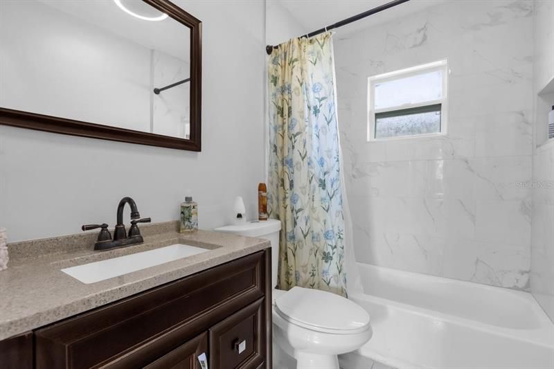 最近售出: $298,000 (3 贝兹, 2 浴室, 1250 平方英尺)