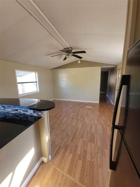 Recently Rented: $1,400 (3 beds, 2 baths, 924 Square Feet)