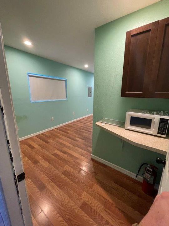 Recently Rented: $725 (0 beds, 1 baths, 700 Square Feet)