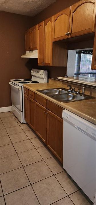 Recently Rented: $1,475 (3 beds, 1 baths, 1068 Square Feet)