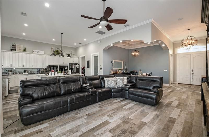 Recently Sold: $849,000 (3 beds, 2 baths, 2490 Square Feet)