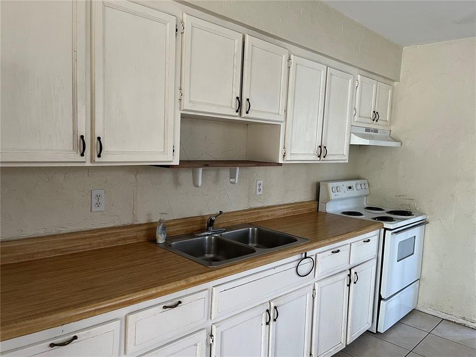 Recently Rented: $1,100 (2 beds, 1 baths, 1576 Square Feet)