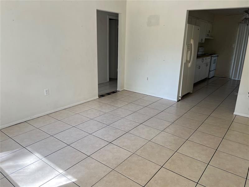 Recently Rented: $1,100 (2 beds, 1 baths, 1576 Square Feet)