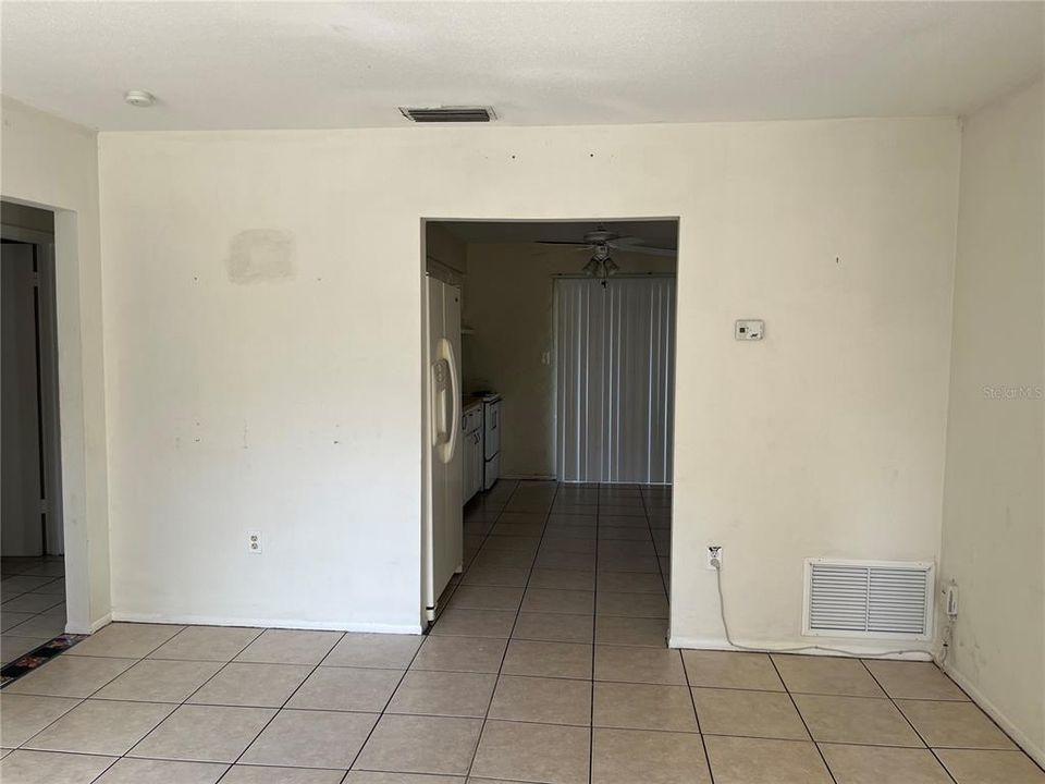 Recently Rented: $1,100 (2 beds, 1 baths, 1576 Square Feet)