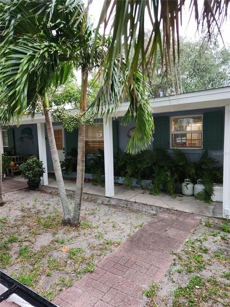 Recently Sold: $2,199,000 (3 beds, 2 baths, 2107 Square Feet)