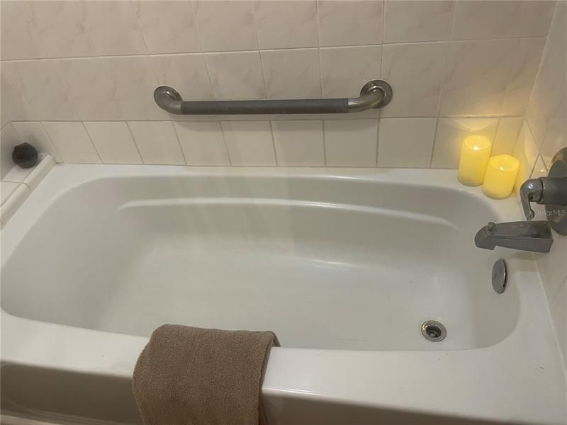 Very clean tub