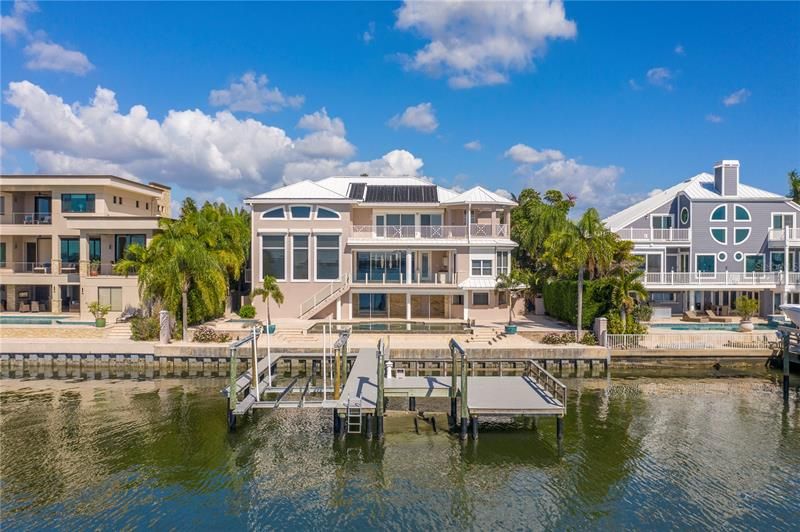 Recently Sold: $3,095,000 (5 beds, 6 baths, 6072 Square Feet)