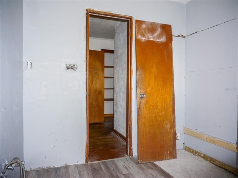 Vendido Recientemente: $399,900 (4 camas, 2 baños, 2722 Pies cuadrados)