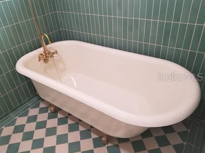 Beautiful claw foot tub