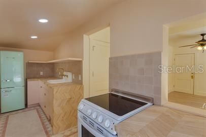 Recently Rented: $2,400 (1 beds, 1 baths, 596 Square Feet)