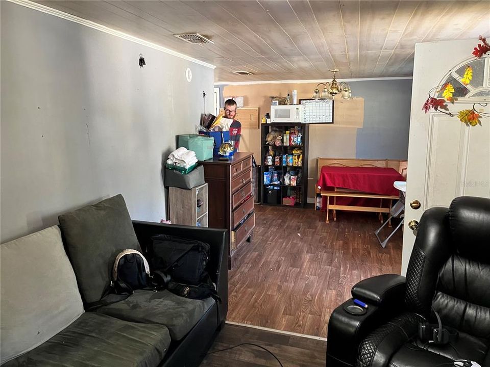 For Sale: $140,000 (3 beds, 1 baths, 800 Square Feet)