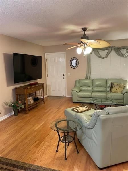 For Rent: $2,500 (3 beds, 2 baths, 1392 Square Feet)