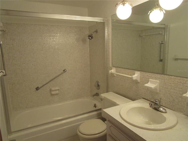 最近售出: $145,000 (2 贝兹, 2 浴室, 910 平方英尺)