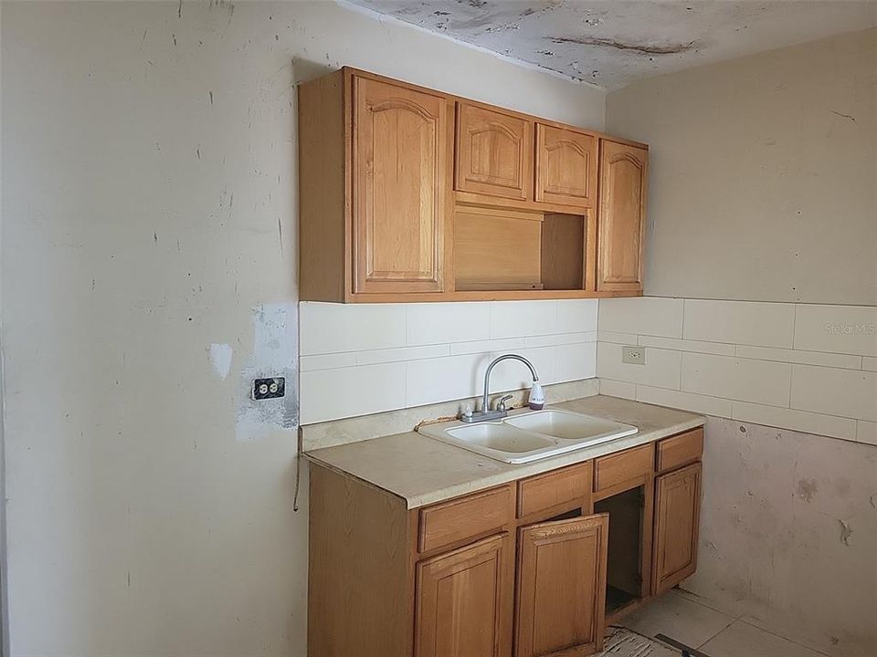 Vendido Recientemente: $52,000 (3 camas, 2 baños, 900 Pies cuadrados)