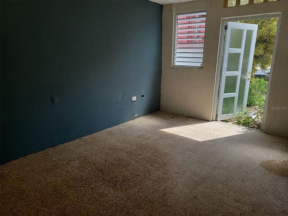 Vendido Recientemente: $52,000 (3 camas, 2 baños, 900 Pies cuadrados)