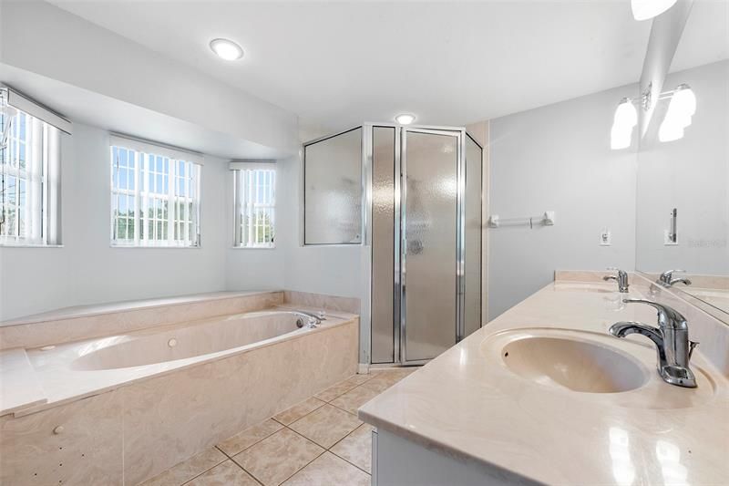 最近售出: $419,000 (3 贝兹, 2 浴室, 2247 平方英尺)