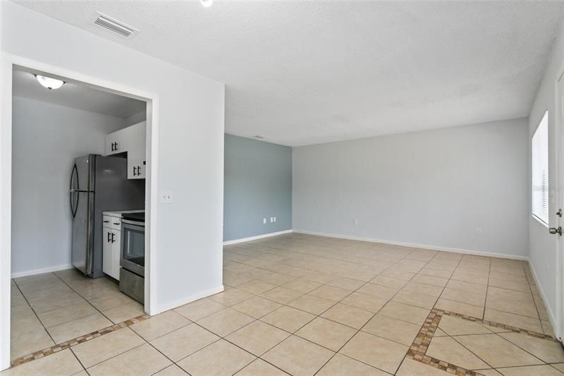 Recently Rented: $1,295 (2 beds, 1 baths, 750 Square Feet)