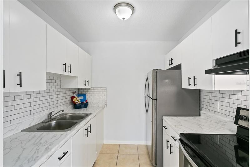 Recently Rented: $1,295 (2 beds, 1 baths, 750 Square Feet)