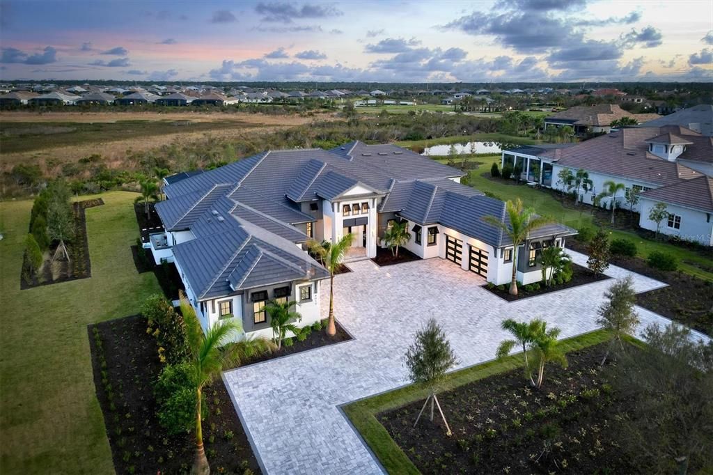 Recently Sold: $5,495,000 (6 beds, 6 baths, 6648 Square Feet)