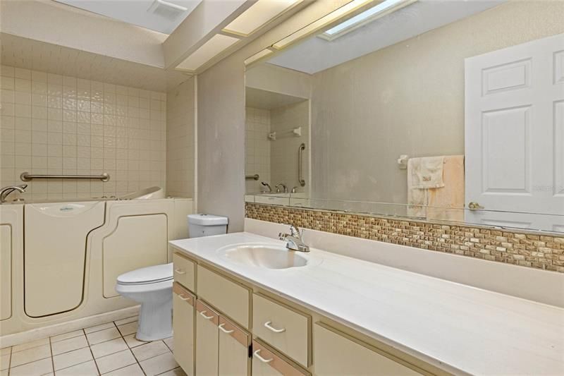 最近售出: $315,000 (3 贝兹, 2 浴室, 1945 平方英尺)