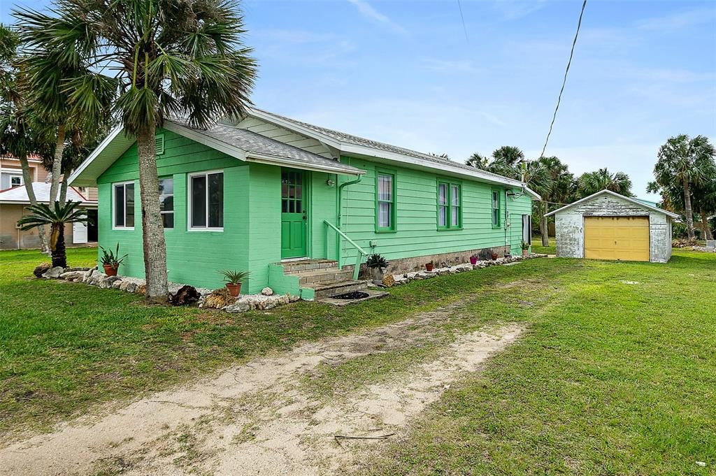 Recently Rented: $2,200 (3 beds, 1 baths, 1056 Square Feet)