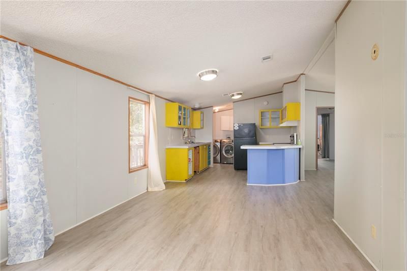 Recently Sold: $170,000 (3 beds, 2 baths, 1272 Square Feet)