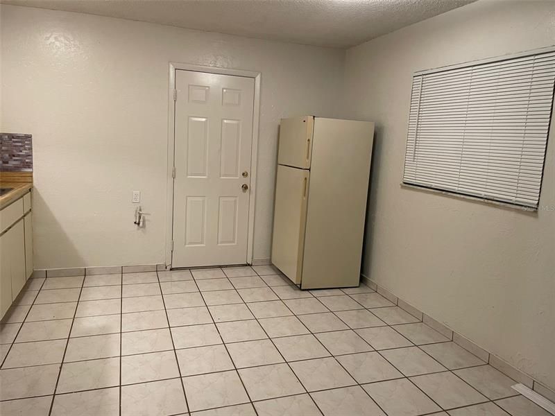 Recently Rented: $1,000 (2 beds, 1 baths, 810 Square Feet)