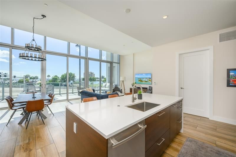 Recently Sold: $1,499,000 (2 beds, 2 baths, 1640 Square Feet)