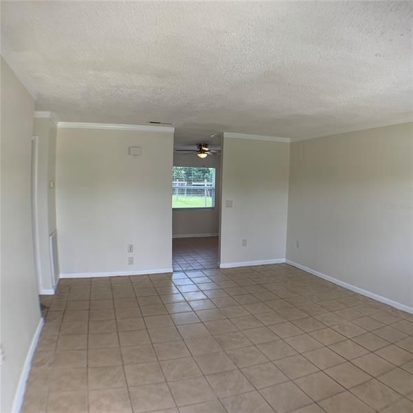 Recently Rented: $1,350 (3 beds, 1 baths, 1026 Square Feet)