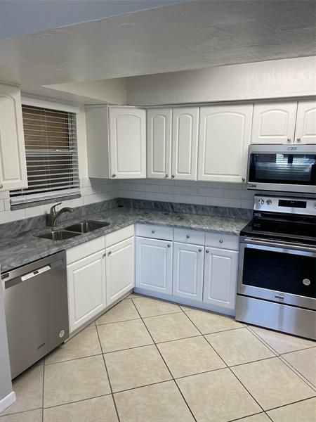 Recently Rented: $1,750 (2 beds, 1 baths, 2128 Square Feet)