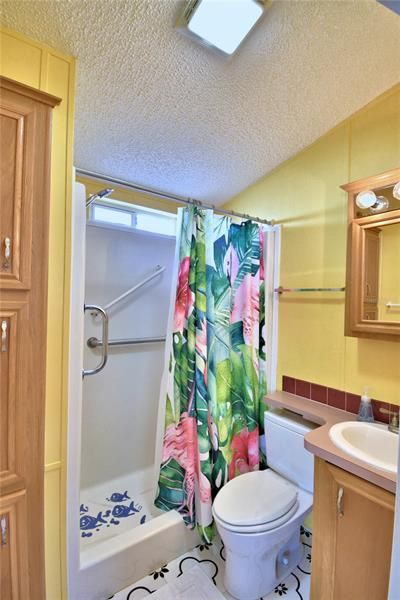 Recently Sold: $154,900 (2 beds, 1 baths, 864 Square Feet)