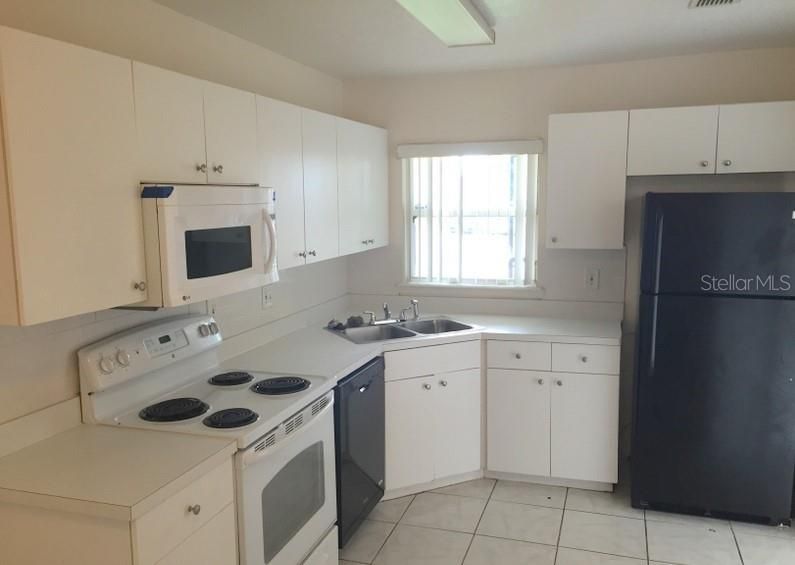 Recently Rented: $1,100 (2 beds, 2 baths, 925 Square Feet)