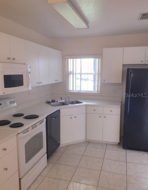 Recently Rented: $1,100 (2 beds, 2 baths, 925 Square Feet)