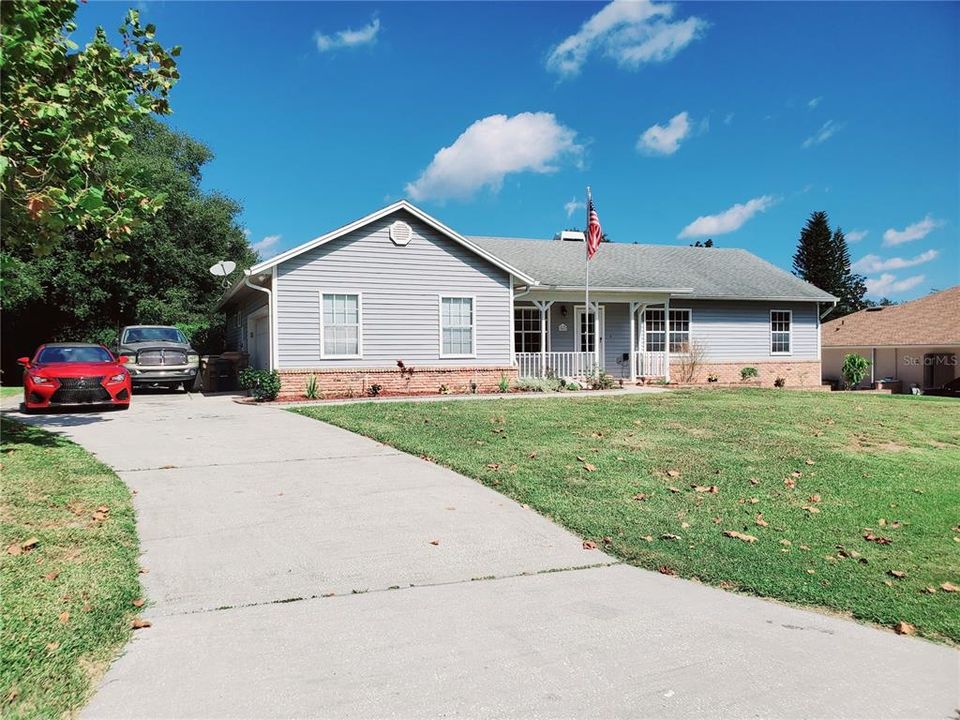 Active With Contract: $375,000 (3 beds, 2 baths, 1884 Square Feet)