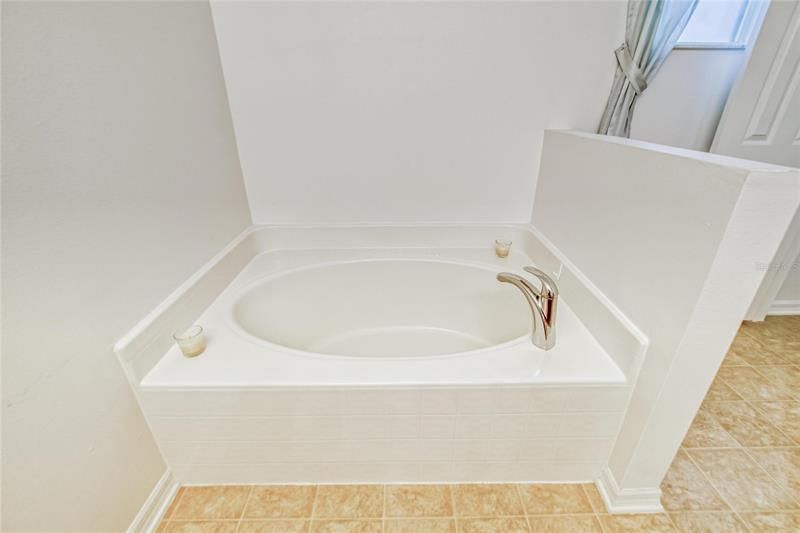 Недавно продано: $380,000 (4 спален, 2 ванн, 2176 Квадратных фут)
