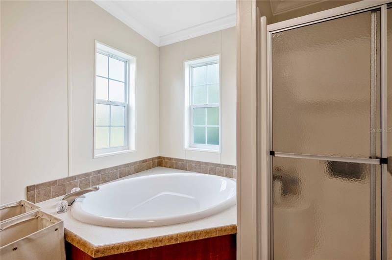 Недавно продано: $299,000 (4 спален, 2 ванн, 1800 Квадратных фут)
